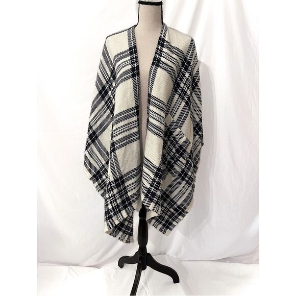Abercrombie & Fitch Poncho Wrap | Navy & Cream Plaid Knit | One Size - Picture 1 of 5